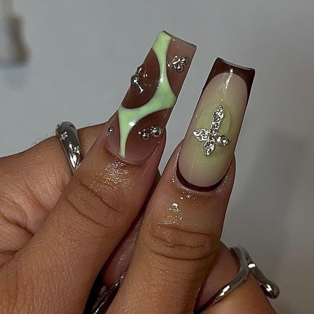 Stunning ombre nails in green and brown for a stylish manicure