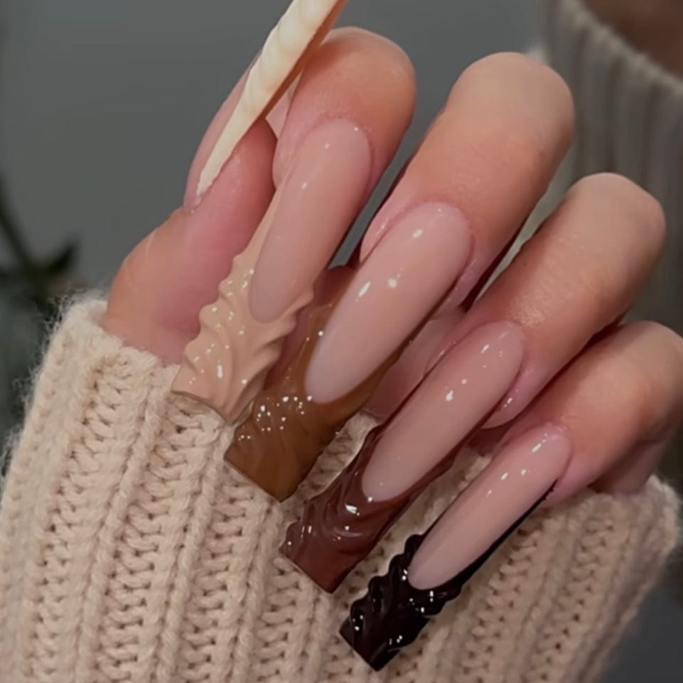 Long press-on coffin nails for a chic autumn look